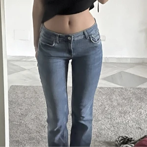 Mid wasted jeans  - Super fina mid wasted jeans, har inte kommit till användning💞