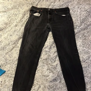 Levis byxor  - För små, använda få gånger, bra skick. 