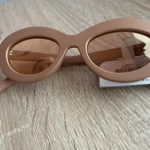Helt nya glasögon Le specs