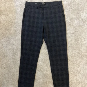 Kostymbyxor  - Svarta kostymbyxor i mjukt material. I fint skick. 