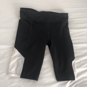 Nike cykelbyxor  - Säljer de här Nike cykelbyxorna för 80kr, köpte de från stadium för 200kr