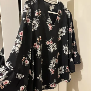 Blus  - Fin blus i väldigt bra skick 
