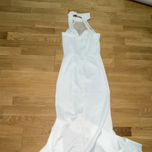 Festklänning  - Köptes från bubbelroom för 1200kr, några timmars användning  Gratis leverans inom Göteborg  Priset gär att diskuteras 