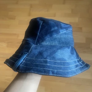 Handmade jean bucket hat  - Handgjord Bucket hat upcyclat med återvunnet tyg.