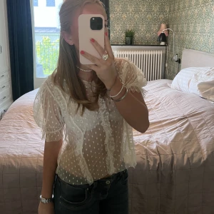 Spetstopp - Spetsblus/topp från zara, köpt för några år sen men mycket bra skick.😇