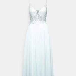 Mascara balklänning💕 - sjukt vacker balklänning från zalando i märket mascara med nypris på 2300.💕använd en gång och är lite smutsig längst ner men jag kan skicka till kemtvätt om någon är intresserad! Är fortfarande osäker på pris💕