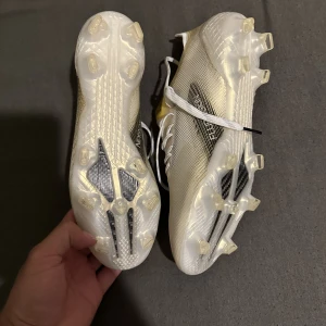Adidas x 1 - Adidas fotbollsskor säljes pga ingen användning, och passade inte mig. Strl 40