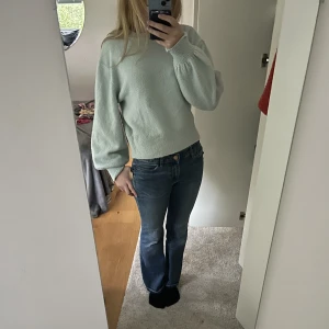 Ljusblå - Gosig stickad ljusblå tröja. Bra material.