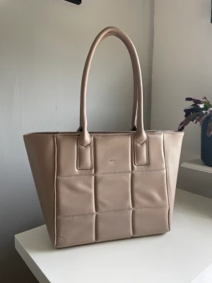 Väska  - Använd 1gång, nyskick.