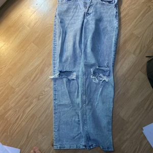 Jeans  - Går att ha som lågmidjade eller inte ☺️ Skriv vid frågor 💕