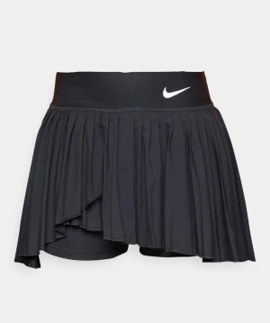 Tennis kjol - Säljer nu min fina tennis kjol. Vid frågor eller funderingar hör av er!💕