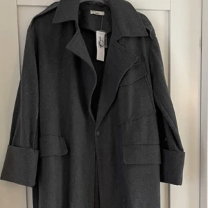 SÖKER!! - Söker denna kappa ”Karin” ifrån Ginatricot, någon som säljer den?☺️