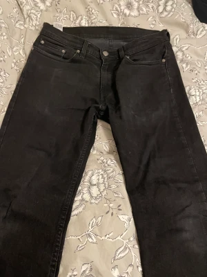 Svarta Levis 514 Jeans - Storleken på jeansen är 32/32 Skriv vid eventuella frågor👍