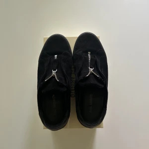 Arigato clean 90 zip - Det är ett par svarta arigato clean 90 zip skor. Det är ganska nyligen köpta och skicket är mycket bra.