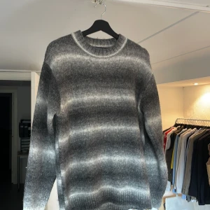 Stickad tröja - Helt oanvänd stickad tröja