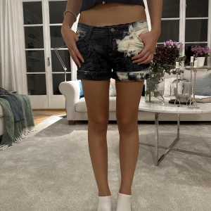 Snygga shorts!! - Så himla unika o fina shorts som man både kan ha lite längre och kortare:)