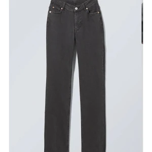 Twig jeans weekday - Har ett par likadana, så säljer. Snygga! Mide Rise, raka