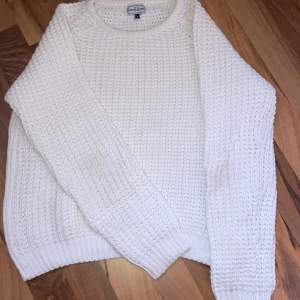 Säljer denna ”virkade tröja” som har blivit för liten och att den aldrig kom till användning så den är näst intill ny, säljer den för 100kr går även att buda ner/upp❤️