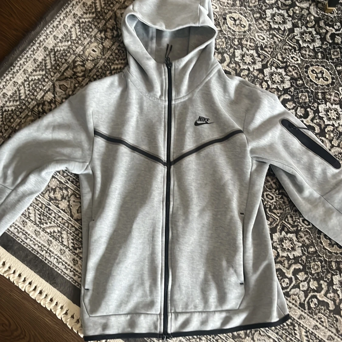 Nike tech fleece grå