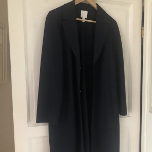 Kappa - Säljer min marinblåa kappa från HM