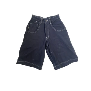 Baggy Jorts - Jättebaggy skate jorts perfekt inför sommaren! Från märket Alien Workshop. Frakten står du för, DM:- vid intresse och priset går alltid att diskutera!