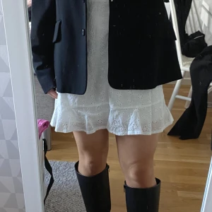 Studentklänning oanvänd! - Supersöt klänning till studenten eller sommaren som jag aldrig har använt! Storlek 36, från NA-KD 