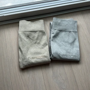 Tights  - 2 tights i strl M  Beiga 100kr Gråa 100kr  Inte använt  