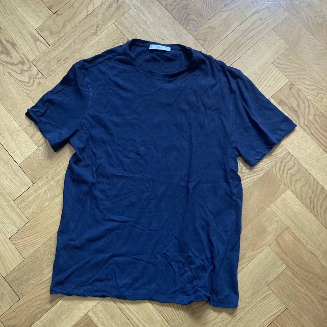 T-shirt i Linnematerial från Mango