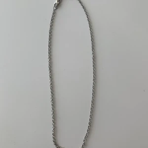 Silver kedja  - Silver kedja ingen aning om vart den är köpt