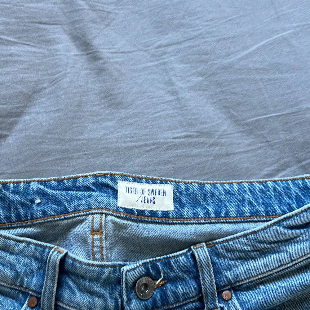 Ett par baggy tiger of sweden jeans som är i väldigt bra skick, storlek 36/32. Jeans & Byxor.