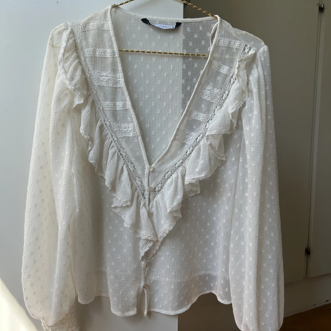 Vit blus i spets Zara