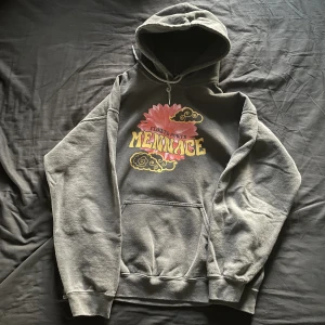 Mennace hoodie - En Mennace hoodie i storlek M. Allmänt skön hoodie, snygg passform. Nypris 480kr
