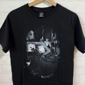 Number (N)ine kurt cobain tee AW09 - från collectionen ”touch me im sick” AW09, Size 2, skit bra condition  tar offers