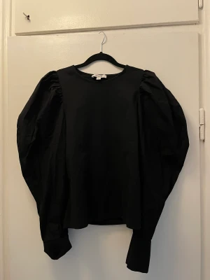 Puffärmad tröja  - Använd en gång Jättefin modell