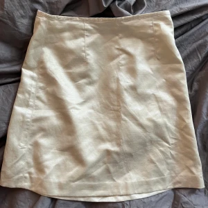 Kjol! - Kjol! I en superfin guld kräm vit färg 💖💖💖💖perfekt för sommar