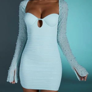 Oh polly blå klänning - Säljer den här helt nya Oh polly klänningen då den inte kommer till användning💕har bara använt den 1 gång! Nypris 903kr, säljes för 600kr +frakt💕