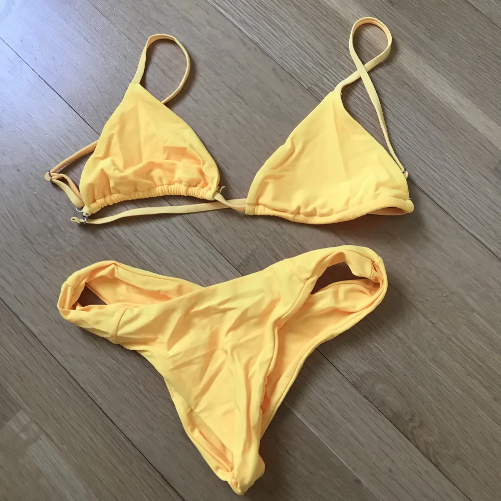 Oanvänd bikini från Bright Swimwear 💛Jättefin gul färg men syns inte riktigt på bilderna. Övrigt.