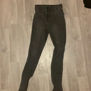 Highwaist skinny jeans - Högmidjade skinny jeans grå, strl XS