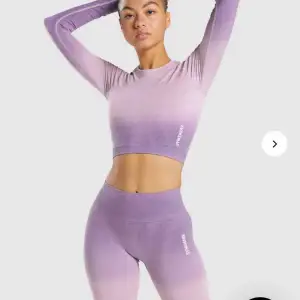 Säljer en lila ombre crop top från gymshark i strl xs. Har knappt kommit till användning så i väldigt fint skick. Vid intresse finns det även matchande underdel. Hör av er vid frågor/fler bilder💕