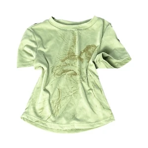 Grön gullig t-shirt - Grön gullig t-shirt med sportmaterial.