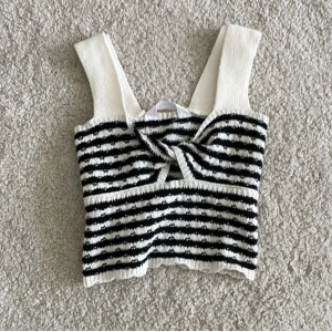 Randig stickad top - Fin somrig top som passar till allt!💓