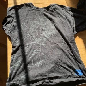 Tshirt - Ganska använd, men har inga defekter 😙 Hör av vid frågor 🫶 