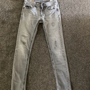 Dondup jeans - Säljer dondup jeans inte använda mycket, storlek 31 gorge modell