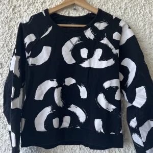 Stüssy tröja  - Cool stüssy collegetröja! 