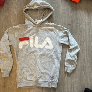Fila hoodie - Grå Fila hoodie Strl xs +frakt