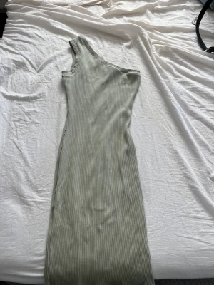 Klänning - Bra skick  Aldrig använd