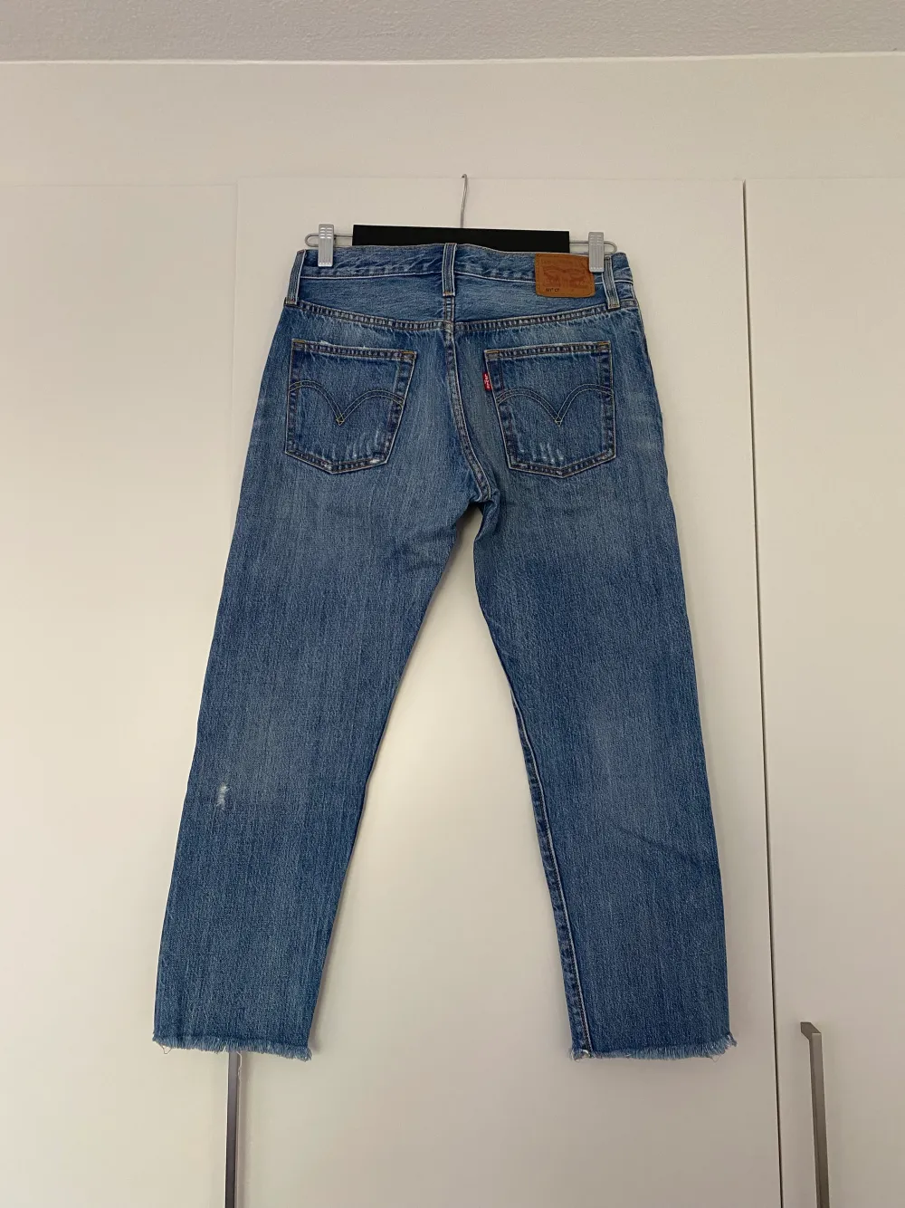 Storlek W26 L32. Croppade jeans, ankel långa på mig som är 165.. Jeans & Byxor.