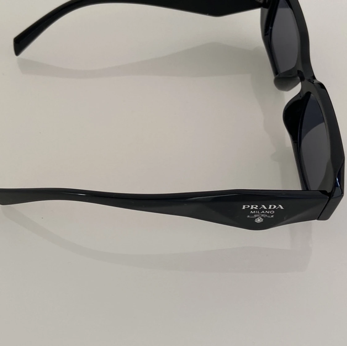 Prada solglasögon  - 90