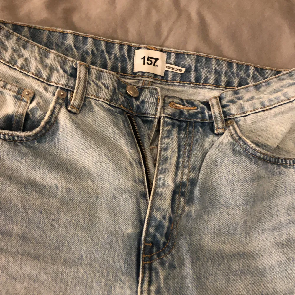 Fina jeans från lager157 i storlek M säljes de är använda men i fint skick💕 Köparen står för frakten . Jeans & Byxor.