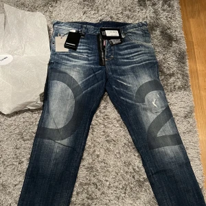 Dsquared 2  - Använt bara 2 gånger så nästan helt nytt storlek 48 